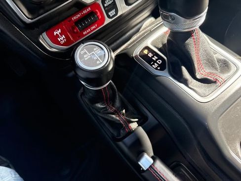 Used 2021 Jeep Wrangler Unlimited Rubicon image 30