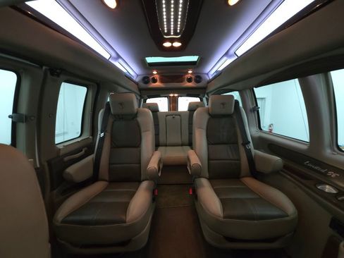 Used 2018 Chevrolet Express 2500 w/ Enhanced Convenience Package image 2