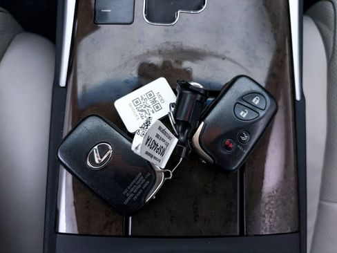 Used 2013 Lexus IS 250C w/ Luxury Pkg RWD image 19