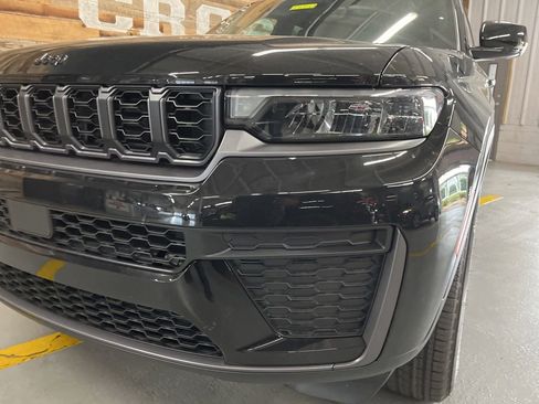 New 2026 Jeep Grand Cherokee Altitude AWD/4WD image 10