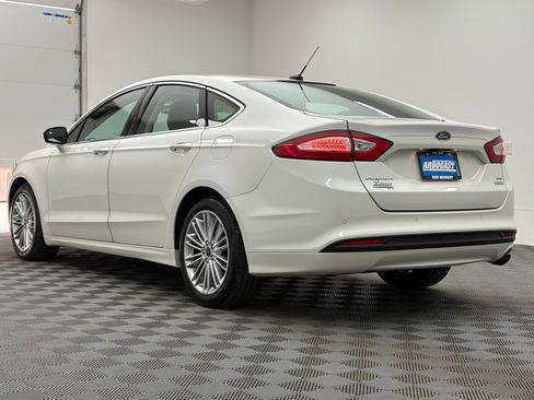 Used 2016 Ford Fusion SE w/ Equipment Group 202A FWD image 9