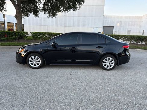 Used 2025 Toyota Corolla LE FWD image 2