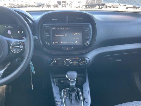 Used 2025 Kia Soul LX w/ LX Technology Package FWD image 7