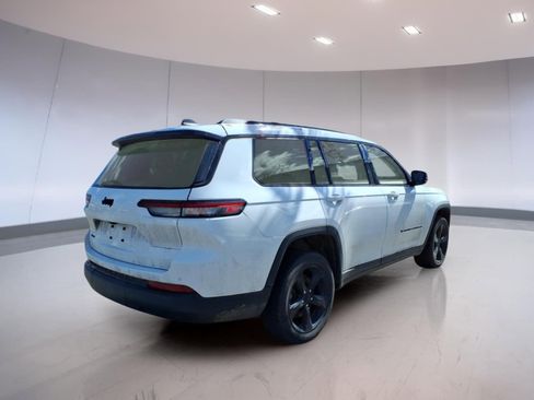 Used 2023 Jeep Grand Cherokee L Laredo AWD/4WD image 4