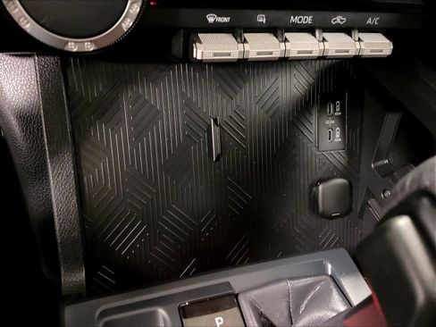 Certified 2025 Toyota Tacoma TRD Off-Road image 26