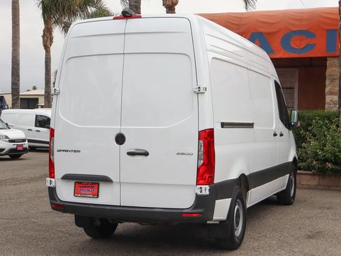 Used 2025 Mercedes-Benz Sprinter 2500 image 9