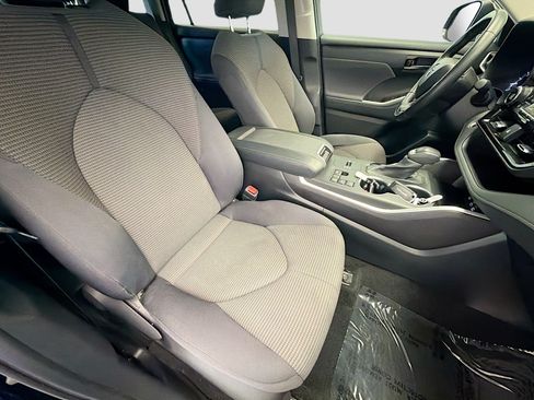 Used 2024 Toyota Highlander LE FWD image 15
