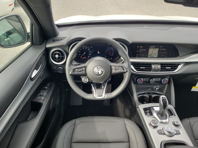 New 2025 Alfa Romeo Stelvio Sprint AWD/4WD image 13