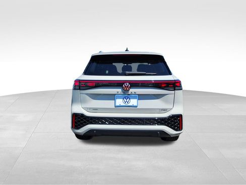 New 2026 Volkswagen Tiguan SEL R-Line AWD/4WD image 4