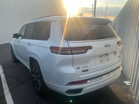 Used 2022 Jeep Grand Cherokee L Overland w/ Luxury Tech Group IV AWD/4WD image 2