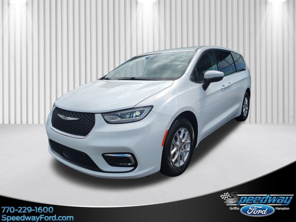 Used 2023 Chrysler Pacifica Touring-L FWD image 1