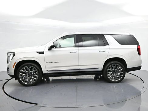 Used 2025 GMC Yukon Denali Ultimate AWD/4WD image 4