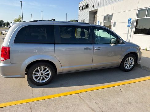 Used 2018 Dodge Grand Caravan SXT FWD image 12