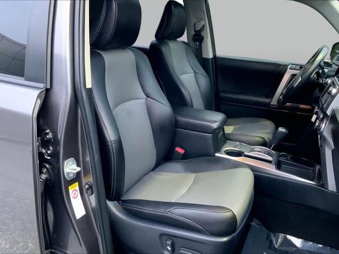 Used 2018 Toyota 4Runner SR5 Premium RWD image 8