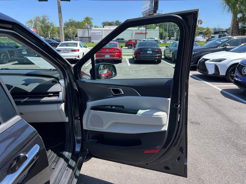Used 2024 Kia Carnival LX FWD image 59