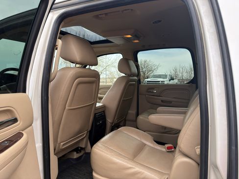 Used 2011 Cadillac Escalade ESV Premium image 10