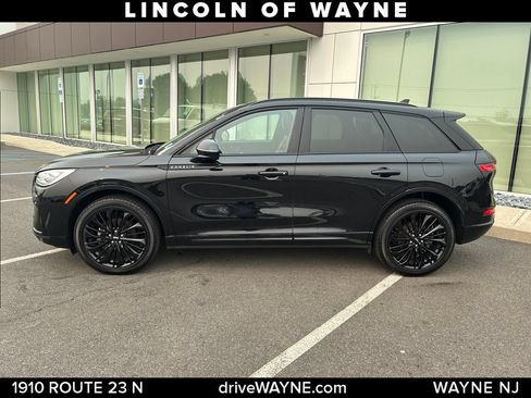 Certified 2023 Lincoln Corsair Reserve AWD/4WD image 2
