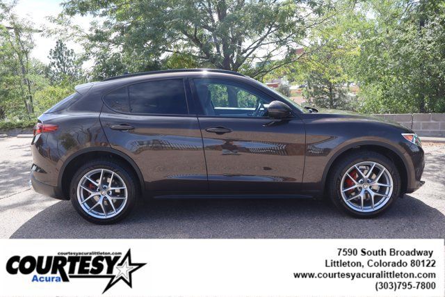 Used 2018 Alfa Romeo Stelvio Sport w/ Quick Order Package 22J Sport AWD/4WD image 7