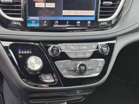 New 2026 Chrysler Pacifica Select image 21