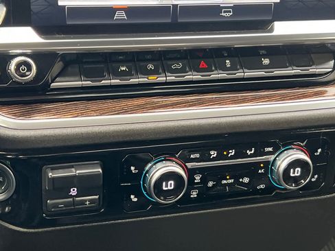 Used 2025 GMC Sierra 1500 Elevation image 22