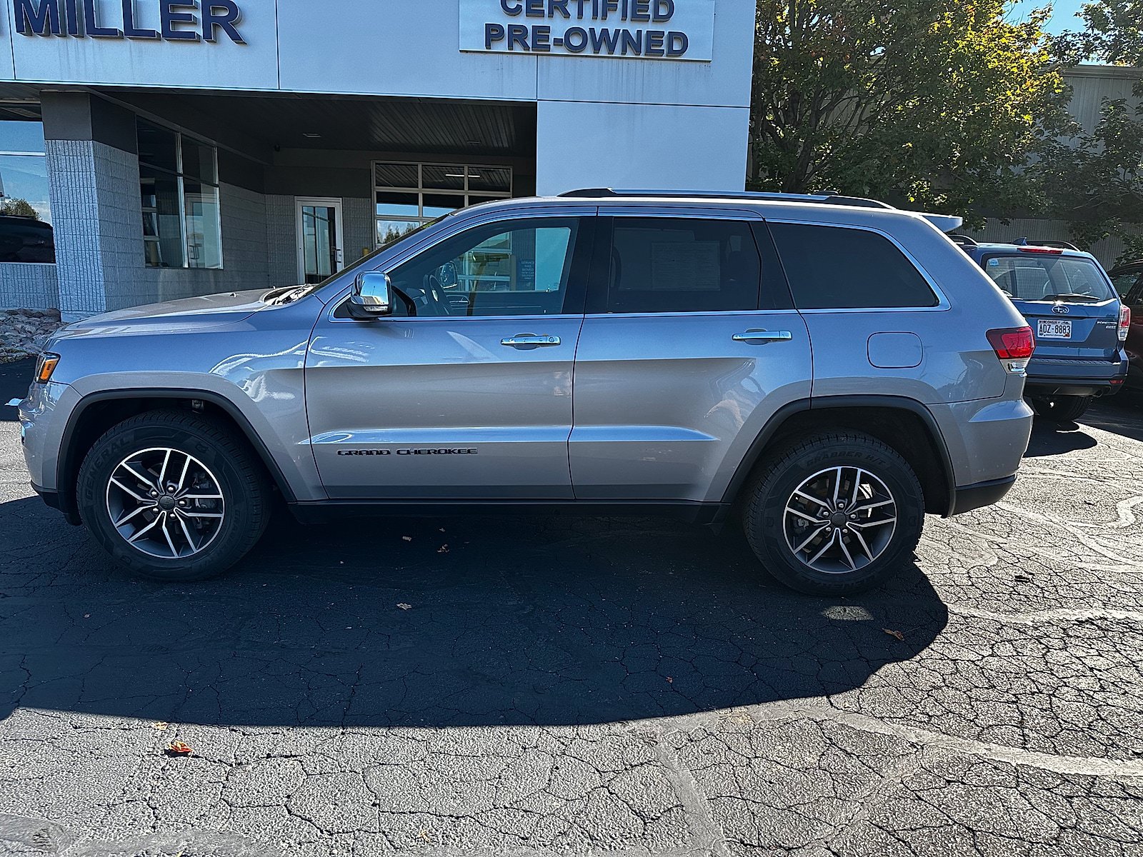 Used 2020 Jeep Grand Cherokee Limited w/ Premium Lighting Group AWD/4WD image 6