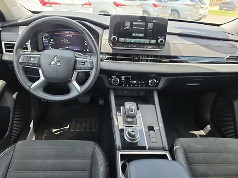 Used 2024 Mitsubishi Outlander SE Black Edition FWD image 9