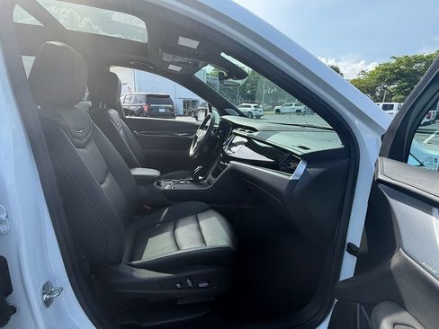 Used 2024 Cadillac XT6 Premium Luxury AWD/4WD image 19