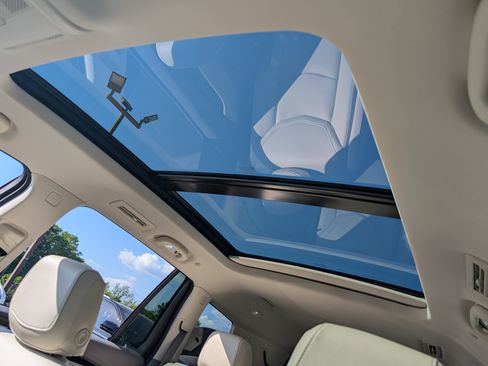 Used 2025 Cadillac XT6 Premium Luxury image 13