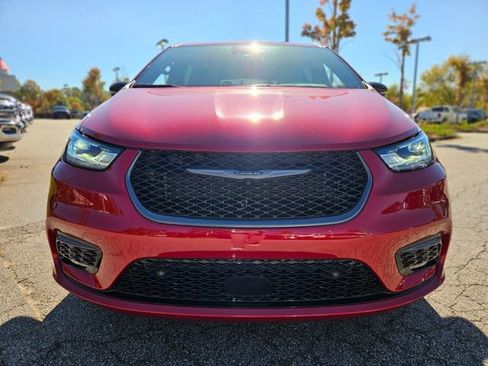 New 2026 Chrysler Pacifica Select image 2