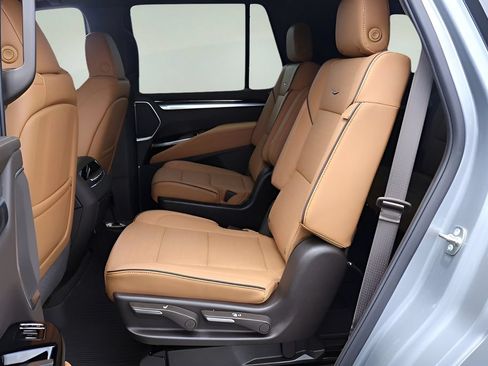 Certified 2026 Cadillac Escalade Luxury w/ LPO, Radiant Package AWD/4WD image 12