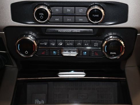 Certified 2022 Ford F350 Lariat w/ Lariat Ultimate Package image 32