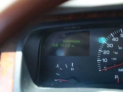 Used 2001 Lincoln Town Car Signature RWD image 37