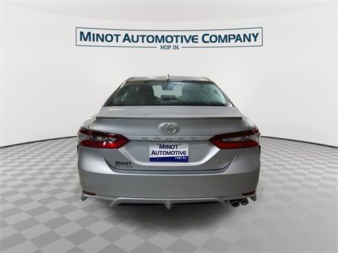 Used 2023 Toyota Camry SE image 7