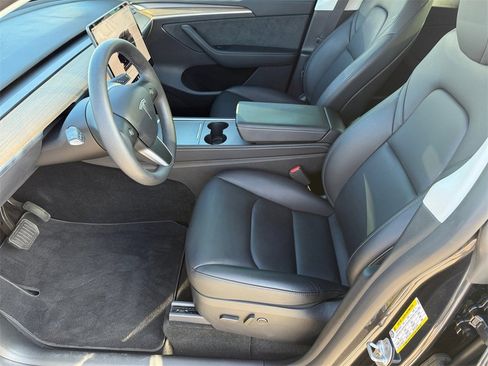 Used 2024 Tesla Model Y Long Range image 10