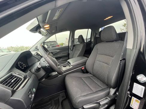 Used 2025 Honda Ridgeline Sport image 10