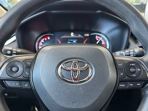Used 2024 Toyota RAV4 XLE FWD image 35