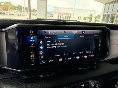 Used 2025 Jeep Wrangler Sport S image 15