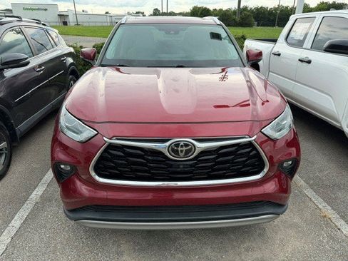 Used 2020 Toyota Highlander Platinum AWD/4WD image 2