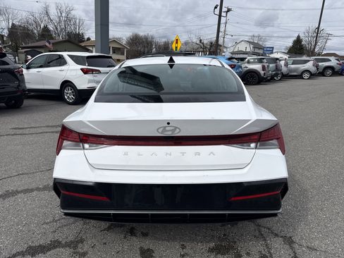 Used 2025 Hyundai Elantra SEL image 4