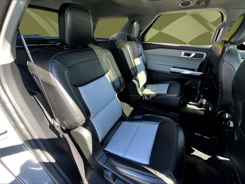 Used 2022 Ford Explorer XLT w/ Equipment Group 202A image 27