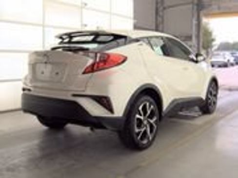 Used 2020 Toyota C-HR XLE FWD image 4