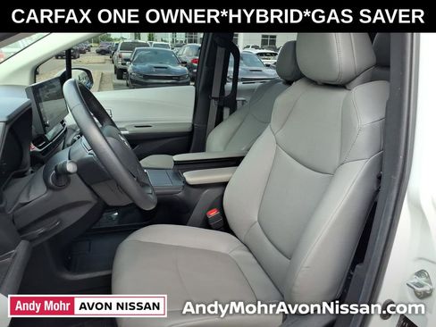 Used 2025 Toyota Sienna XLE FWD image 16