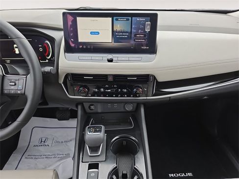 Used 2025 Nissan Rogue SL w/ SL Premium Package image 11