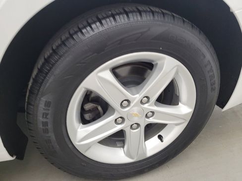 Used 2021 Chevrolet Malibu LS FWD image 31