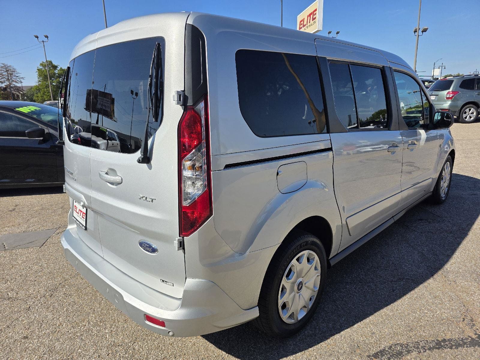 Used 2022 Ford Transit Connect XLT FWD image 5