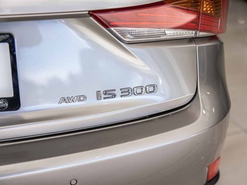 Used 2017 Lexus IS 300 AWD image 15