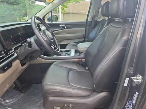 Certified 2026 Kia Carnival FWD image 12