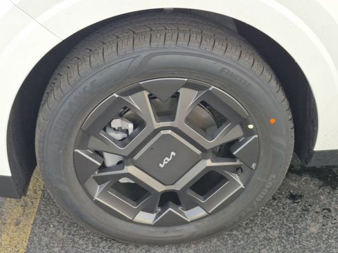 New 2026 Kia Carnival EX image 17