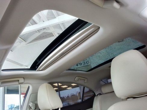 Used 2016 Lexus ES 350 w/ Luxury Package w/Wood Trim FWD image 16