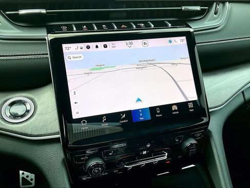 Used 2024 Jeep Grand Cherokee Limited w/ Black Appearance Package image 10